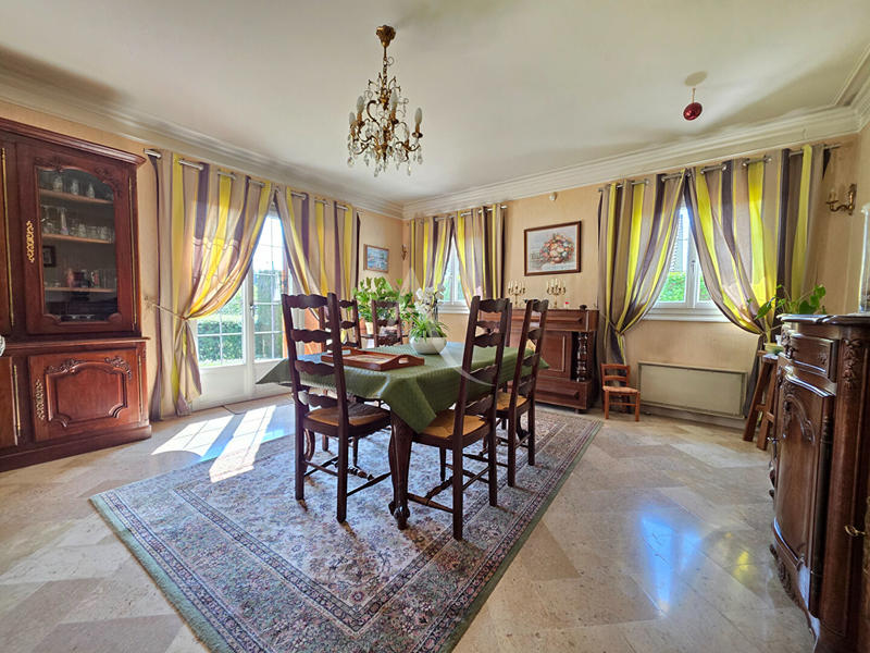 Maison - 207 m² - 6 pièces