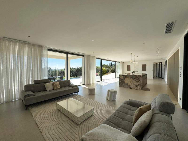 Maison - 207 m² - 5 pièces