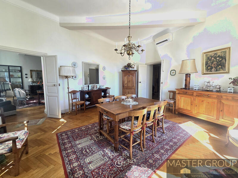 Appartement - 163 m² - 4 pièces