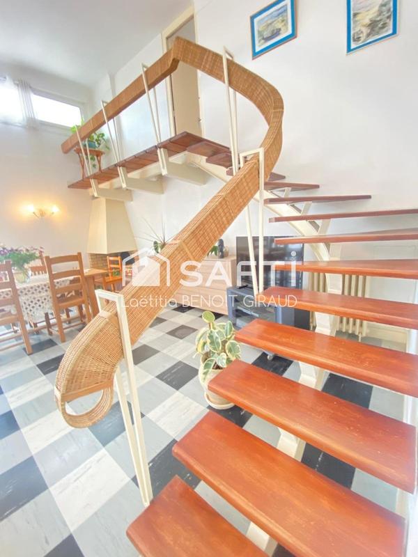 Maison - 220 m² - 6 pièces