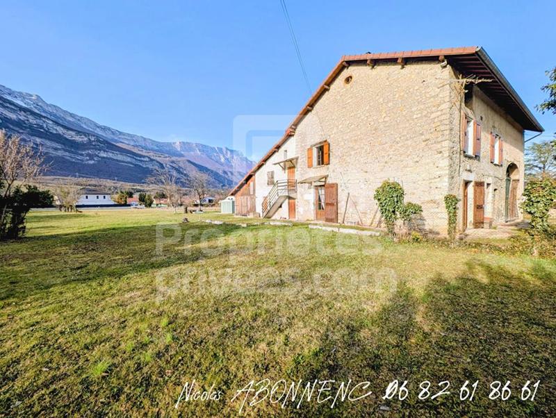 Maison - 200 m² - 8 pièces