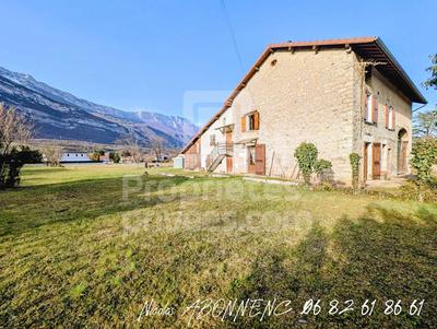 Maison - 200 m² - 8 pièces