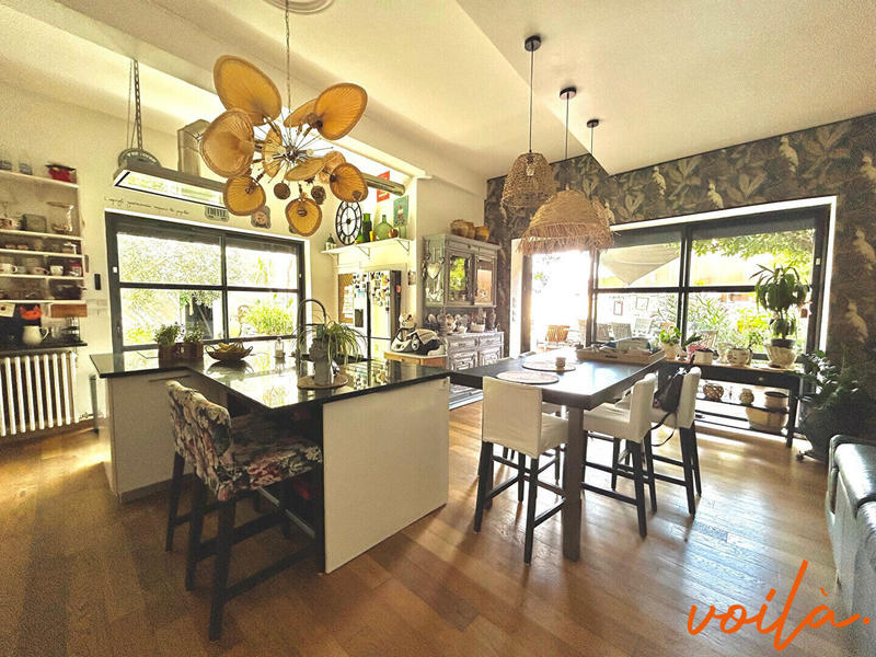 Maison - 410 m² - 9 pièces