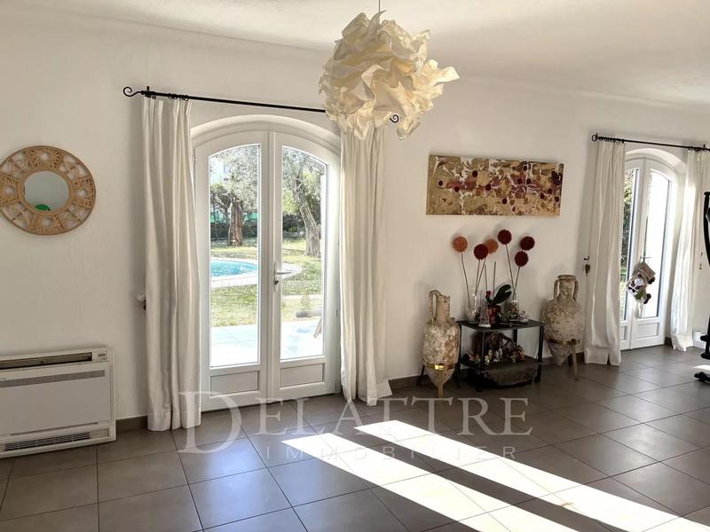 Propriété - 170 m² - 6 pièces