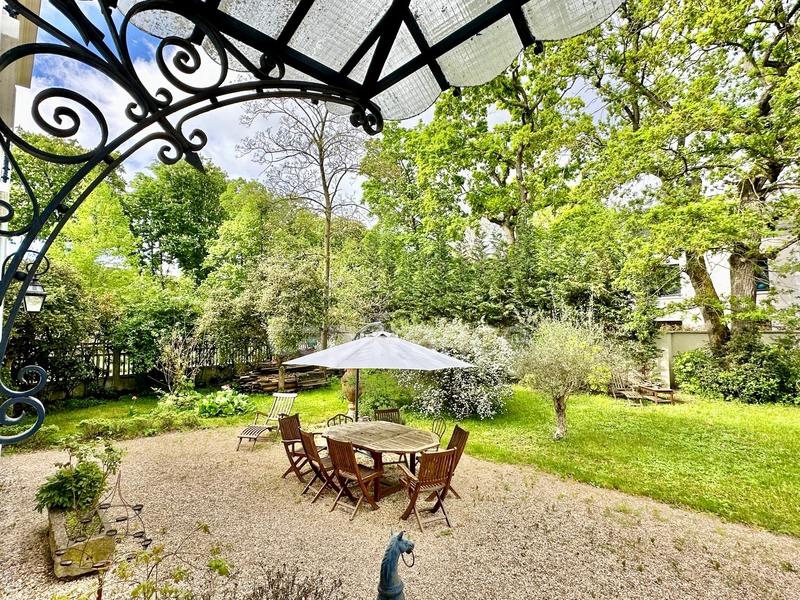 Propriété - 380 m² - 15 pièces