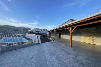 Local commercial - 677 m²