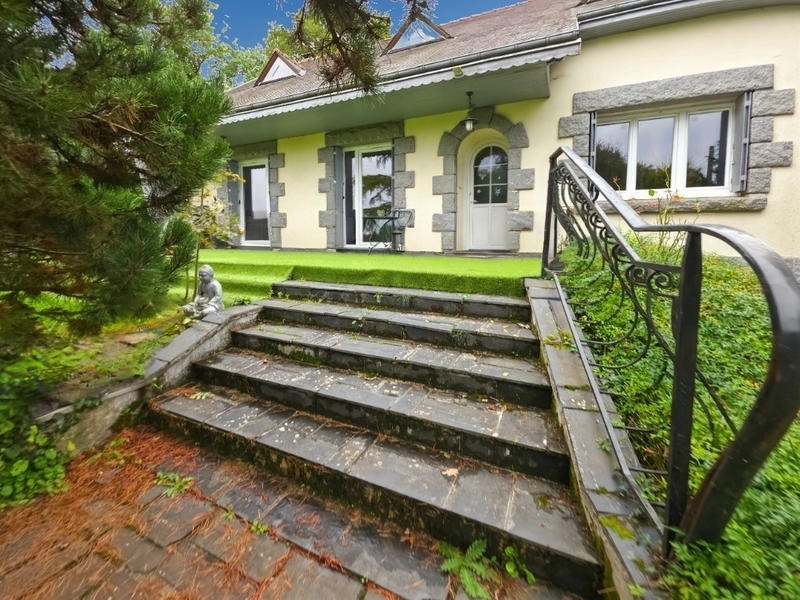 Maison - 210 m² - 9 pièces