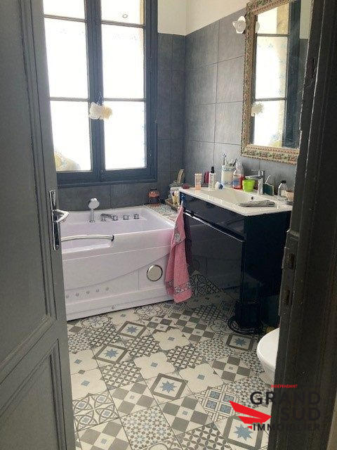 Maison - 225 m² - 7 pièces