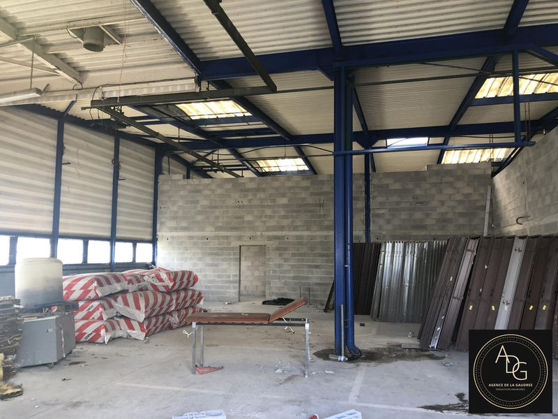 Local d'activités - 182 m²