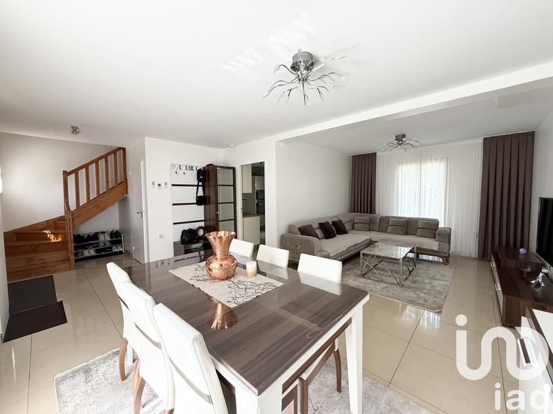 Maison - 121 m² - 6 pièces