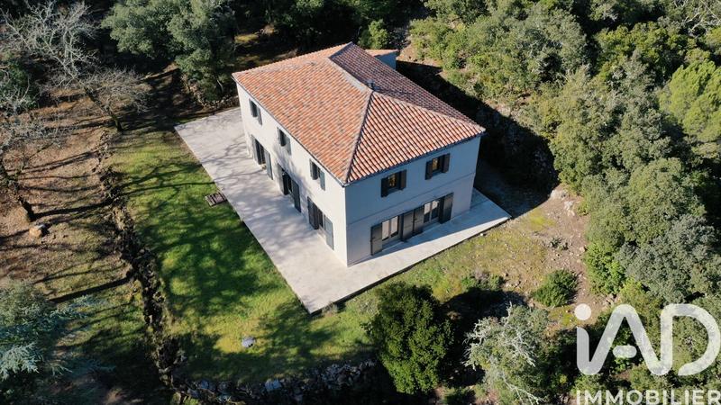 Maison - 227 m² - 6 pièces