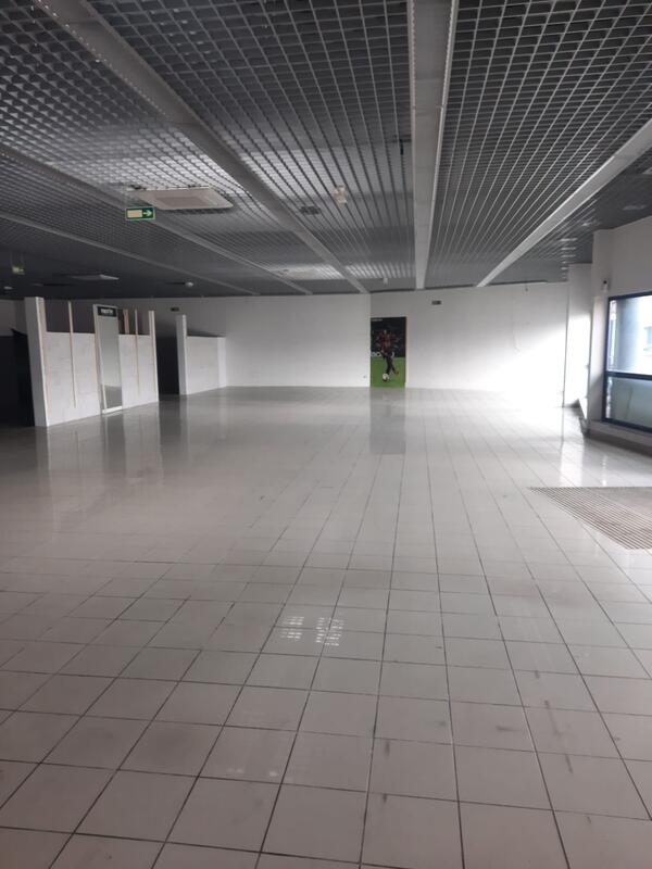 Local commercial - 571 m²