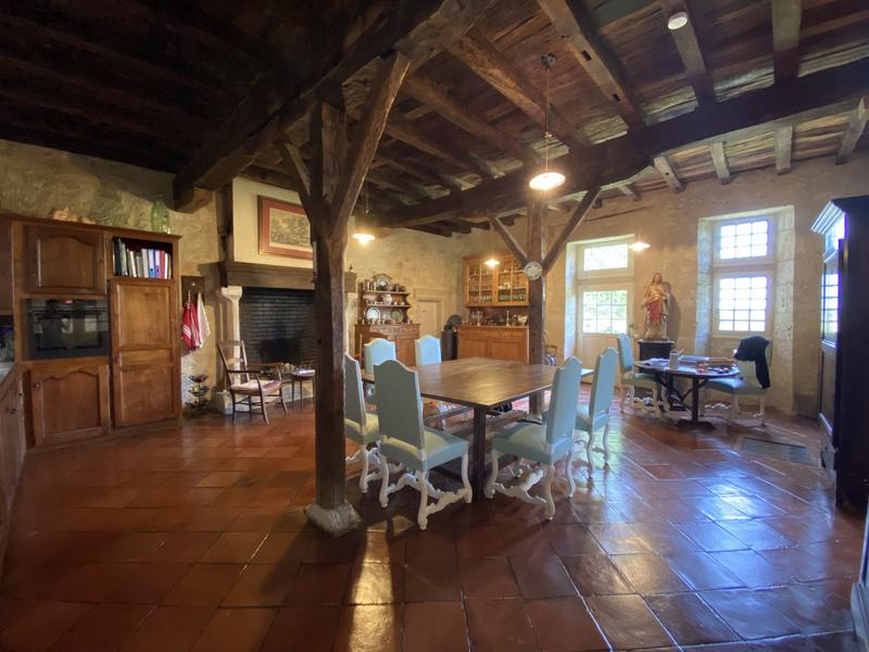 Maison - 365 m² - 8 pièces