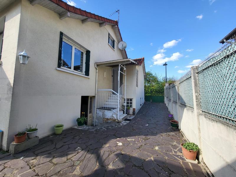 Maison traditionnelle - 81 m² - 5 pièces