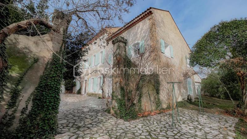 Demeure - 283 m² - 10 pièces