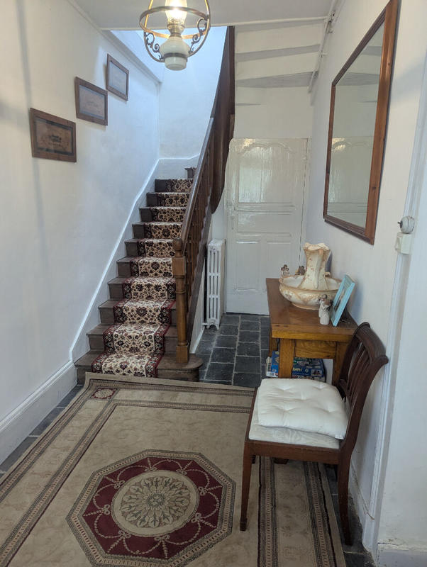 Maison - 238 m² - 8 pièces