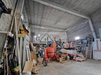 Entrepôt - 608 m²