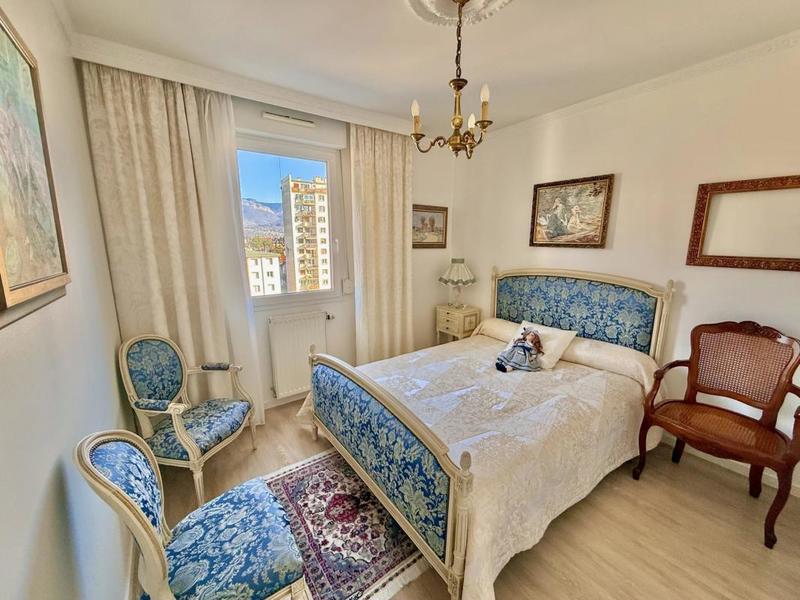 Appartement - 90 m² - 4 pièces