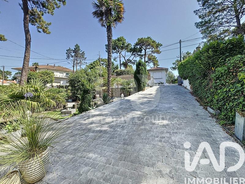 Maison - 187 m² - 11 pièces