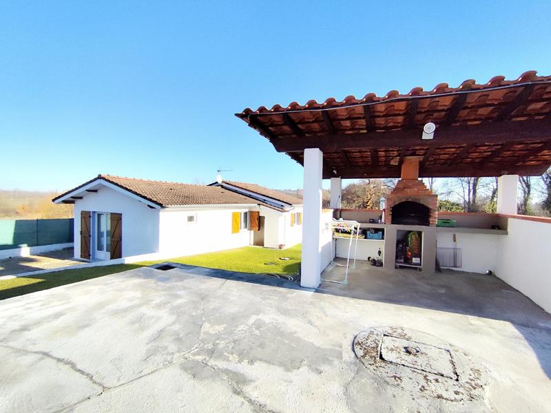 Maison - 229 m² - 9 pièces