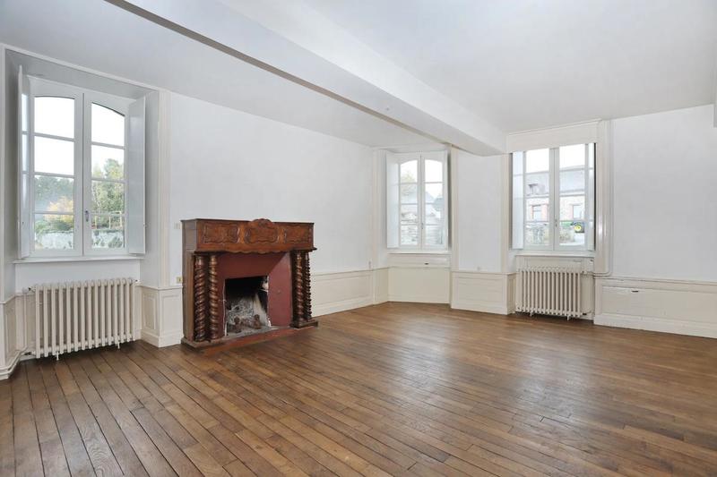 Demeure - 225 m² - 8 pièces