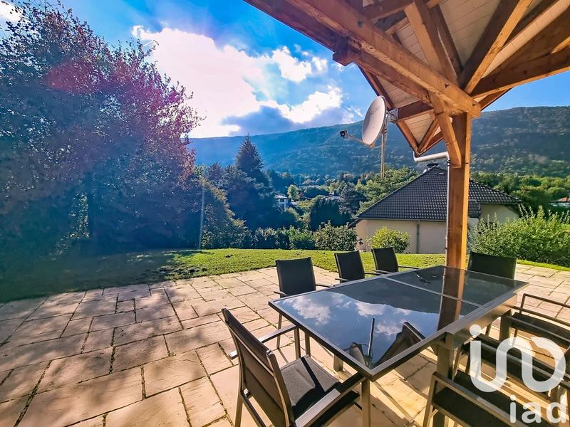 Maison - 258 m² - 9 pièces