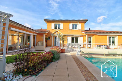 Villa - 253 m² - 10 pièces