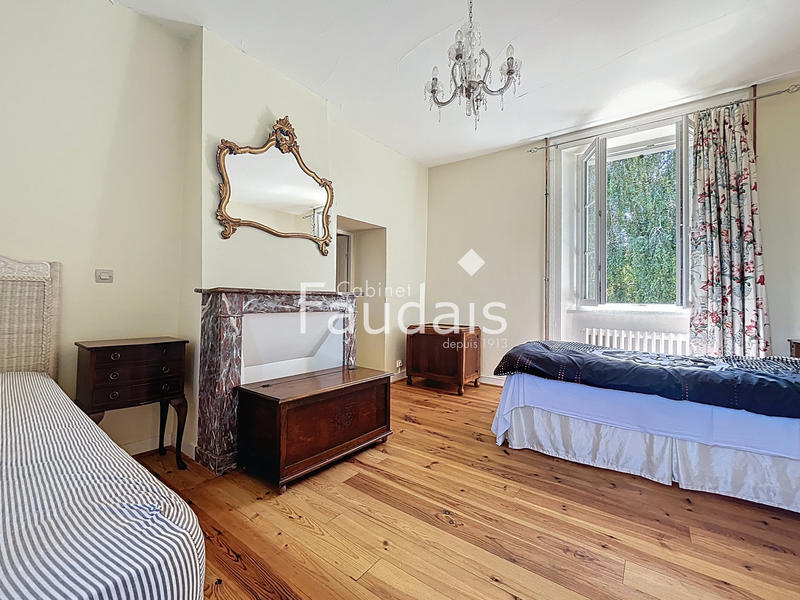 Maison - 180 m² - 7 pièces