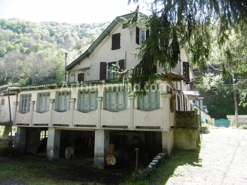 Maison - 260 m² - 10 pièces