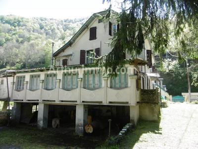 Maison - 260 m² - 10 pièces