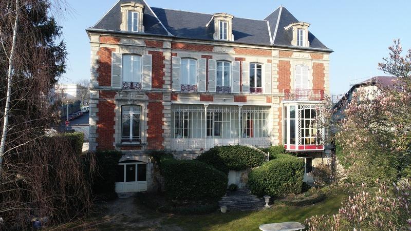 Demeure - 750 m² - 25 pièces