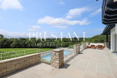 Maison - 482 m² - 12 pièces