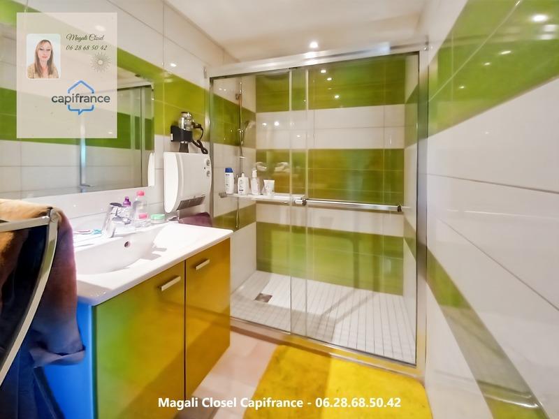 Maison - 216 m² - 9 pièces