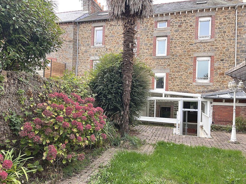 Maison - 175 m² - 8 pièces
