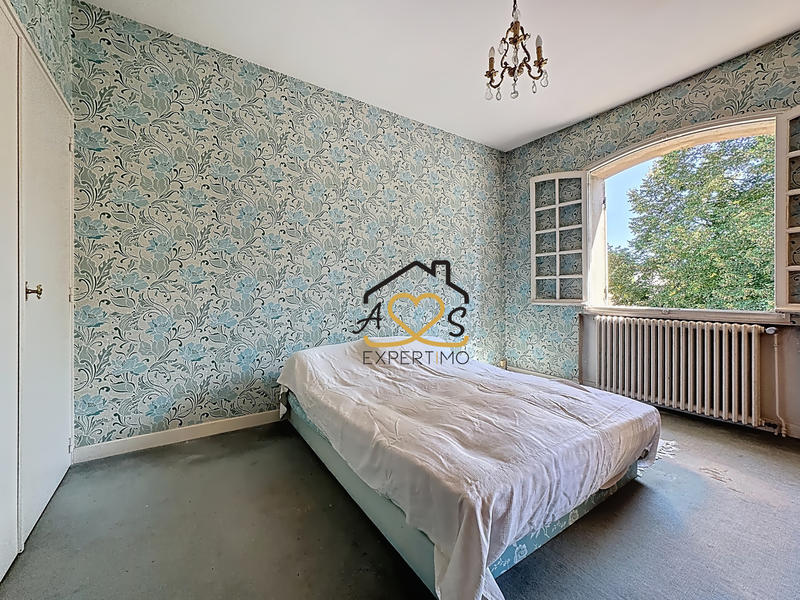 Maison - 240 m² - 11 pièces