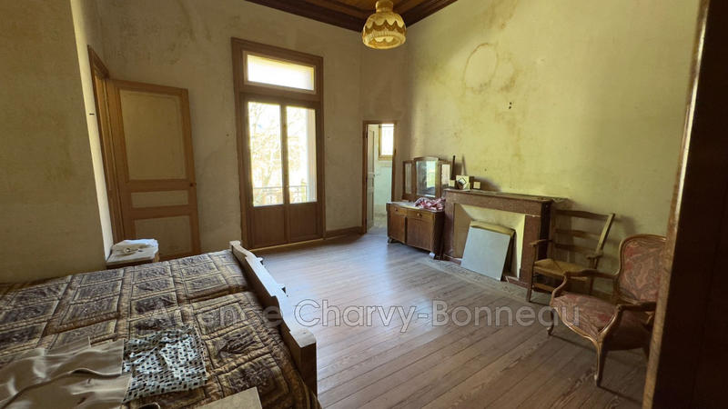 Maison - 238 m² - 9 pièces