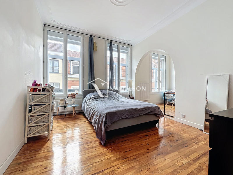 Maison - 275 m² - 10 pièces