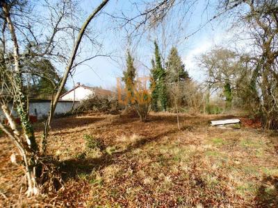 Terrain constructible - 845 m²