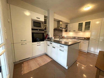 Maison - 251 m² - 8 pièces