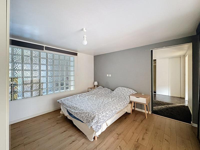 Maison - 220 m² - 7 pièces