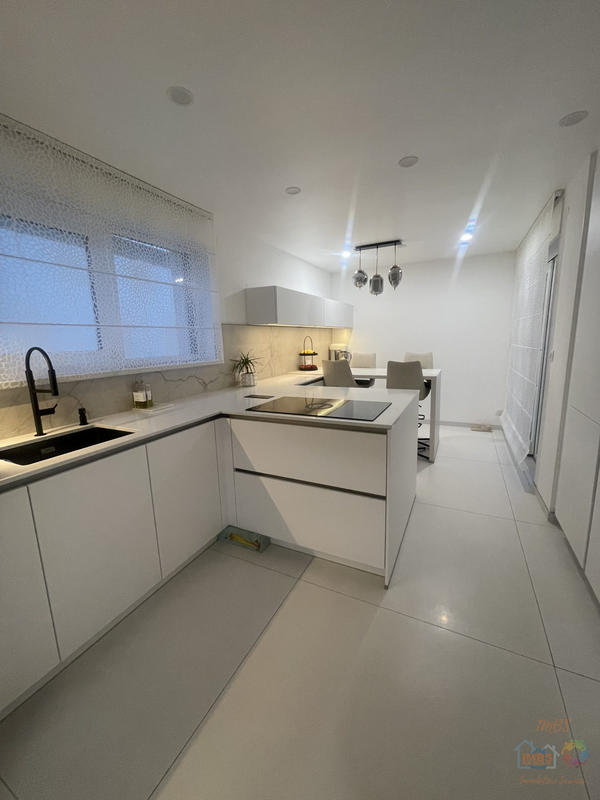 Maison - 180 m² - 5 pièces