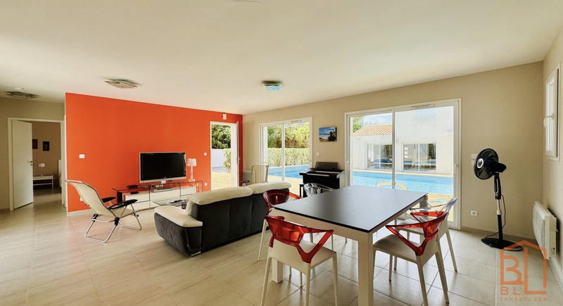 Maison traditionnelle - 274 m² - 11 pièces