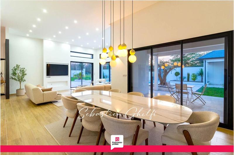 Maison - 202 m² - 7 pièces