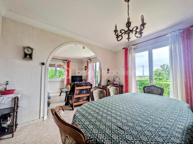 Maison traditionnelle - 117 m² - 6 pièces