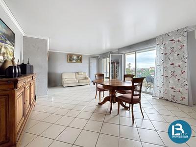 Appartement - 90 m² - 4 pièces