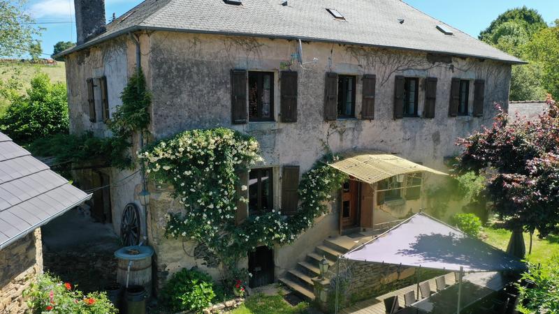 Maison - 235 m² - 11 pièces