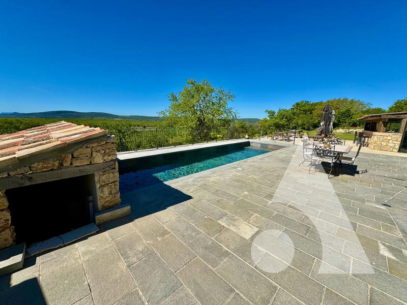 Maison - 568 m² - 12 pièces