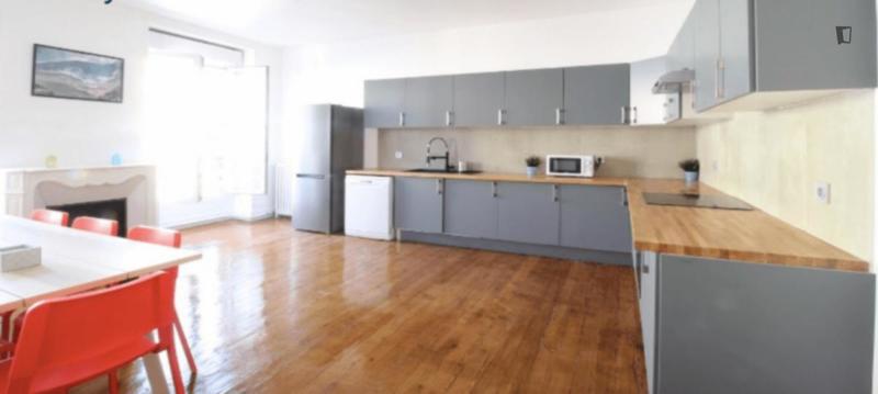 Chambre - 12 m² - 7 pièces