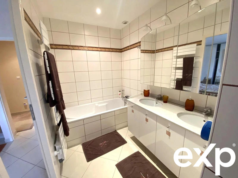 Villa - 240 m² - 6 pièces