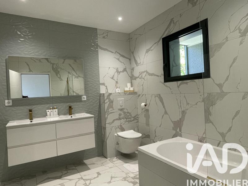 Maison - 243 m² - 7 pièces